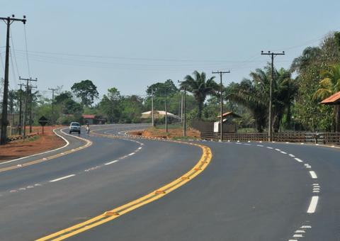 Em brincadeira com o marido, mulher deita em rodovia e morre atropelada