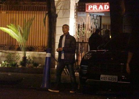 Romário diz que carro apreendido é da irmã: 'Às vezes, dirijo o Porsche dela'