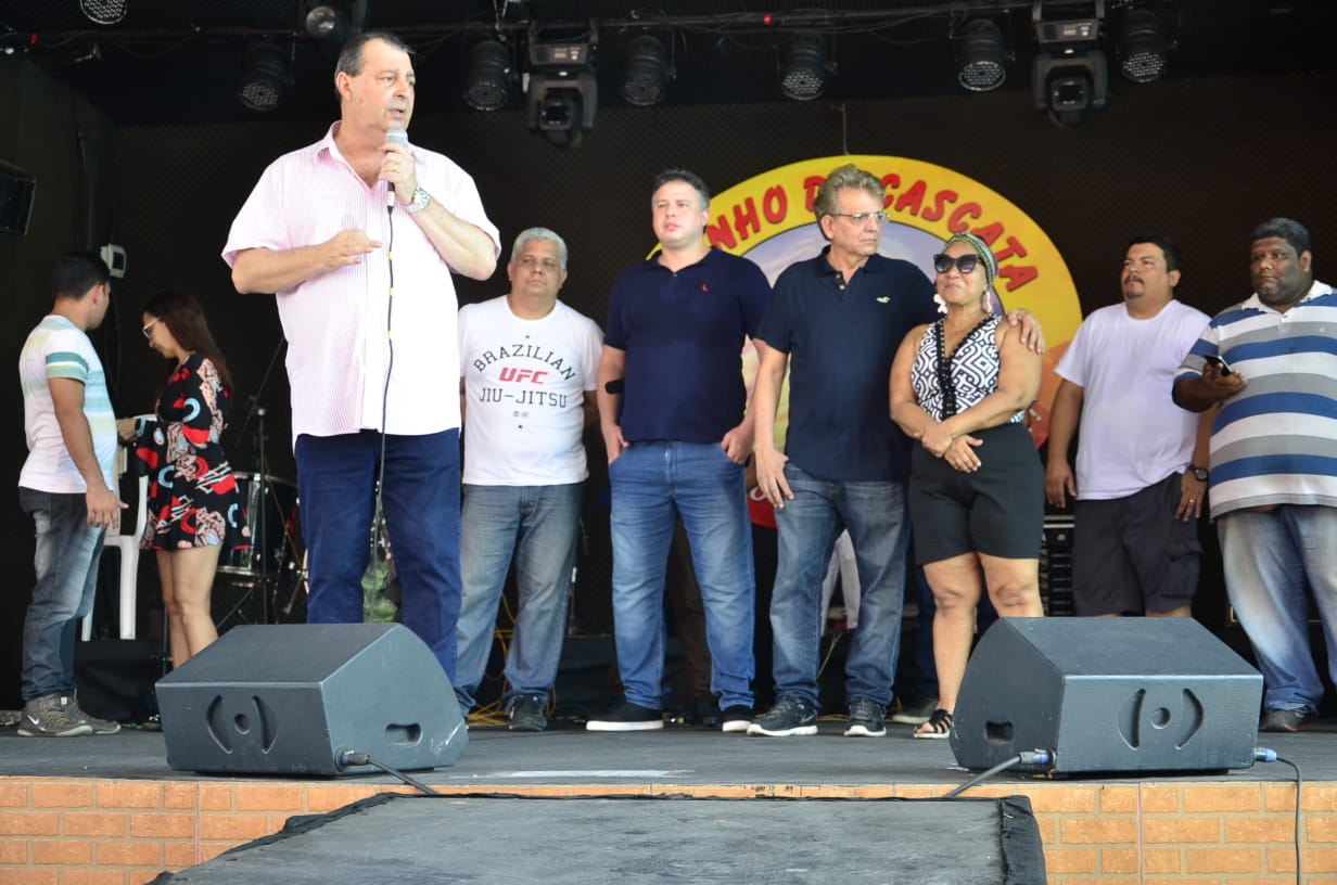 Omar Aziz fala sobre reajuste salarial e combate ao crime organizado durante encontro com professores