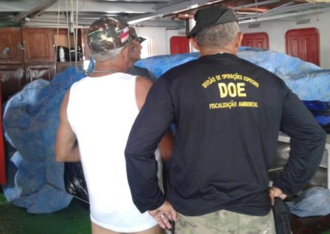 Embarcações-recreio são fiscalizadas durante blitz na Praia do Tupé   