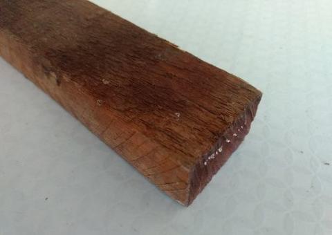 Com pedaço de madeira, homem tenta arrombar e roubar drogaria em Manaus