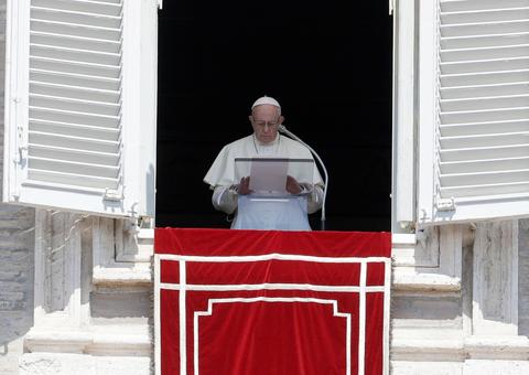 Papa Francisco condena 'atrocidades' de casos de pedofilia nos EUA