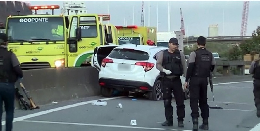 Perseguição seguida de tiroteio deixa seis mortos na Ponte Rio-Niterói