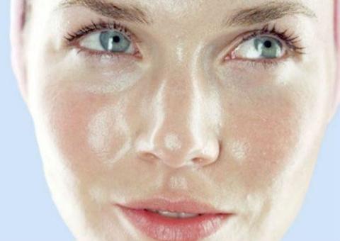 Cinco passos para controlar a oleosidade da pele