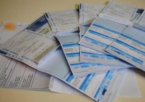 Deixar de pagar água e luz vira ‘estratégia’ de brasileiros endividados