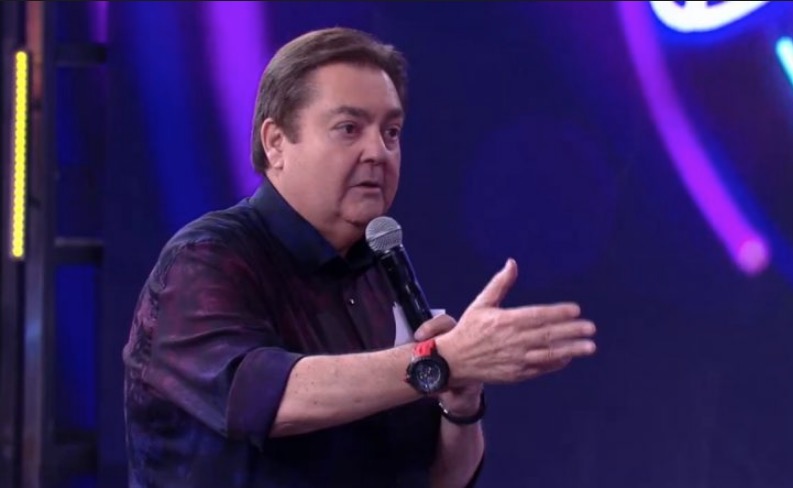 De uma vez, Fausto Silva demite bailarinas acima dos 30 anos