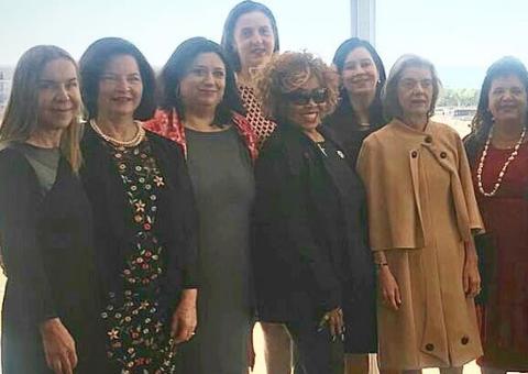 Cármem Lúcia e Raquel Dodge caem no samba com Alcione; veja