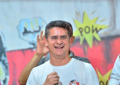 Sindicato de professores diz que David Almeida fez 'festa' com dinheiro público