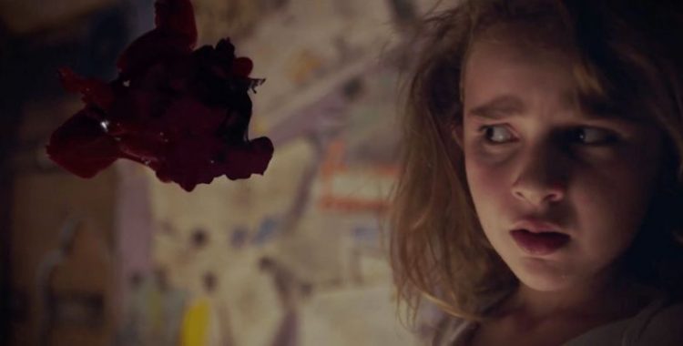 Terror sobrenatural Freaks ganha teaser cheio de mistério. Confira