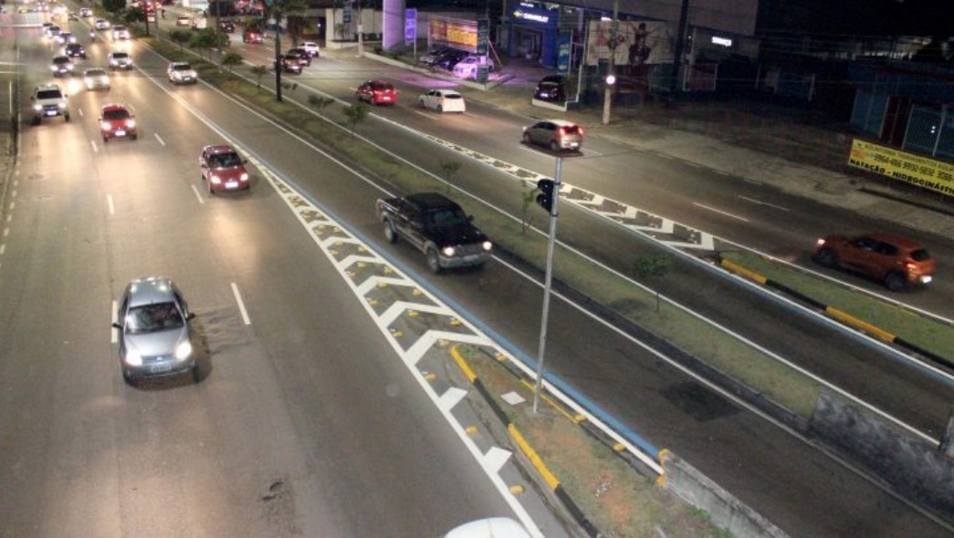 Para evitar acidentes, sinalização da Avenida Torquato Tapajós é reforçada