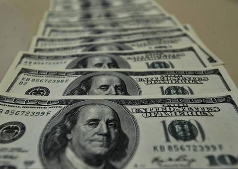 Dólar fecha a R$ 4, maior valor desde fevereiro de 2016