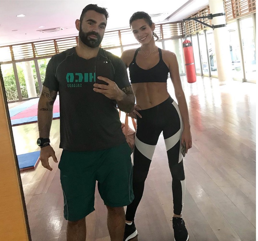 Personal trainer de Bruna Marquezine se derrete em elogios ao corpo da atriz: 'sarada'