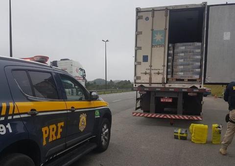 Erro ortográfico faz polícia achar quase 4 toneladas de maconha: 'Dorço de frango'