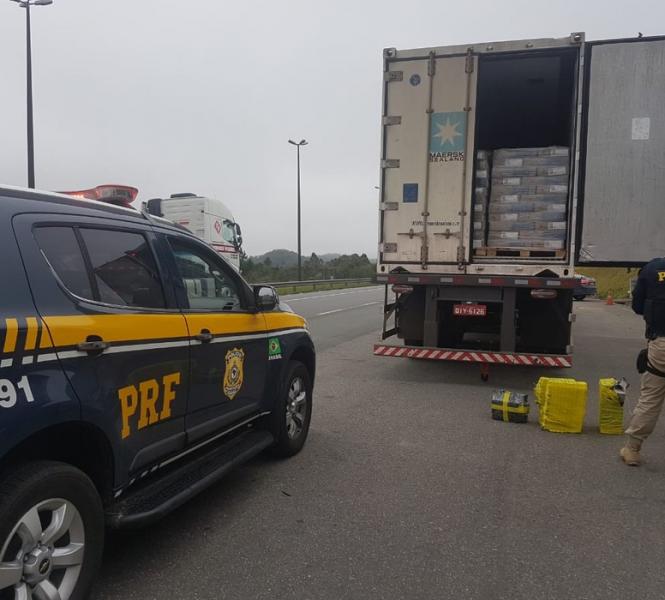 Erro ortográfico faz polícia achar quase 4 toneladas de maconha: 'Dorço de frango'