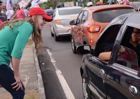 Vanessa Grazziotin inicia campanha de rua junto à militância