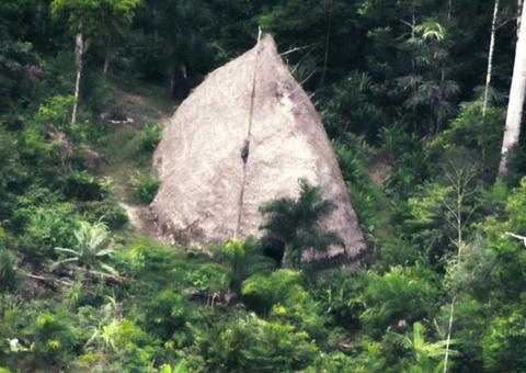 Drone da Funai encontra aldeia que vive isolada do mundo no Amazonas