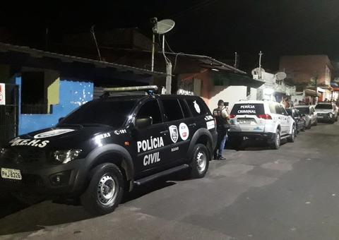 Dois homens são mortos a tiros e um fica ferido enquanto bebiam em bar de Manaus