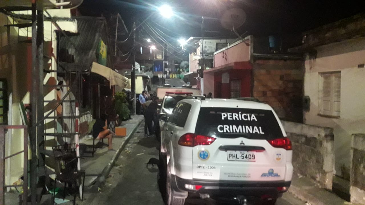 Homem é executado com 11 tiros dentro de casa em Manaus