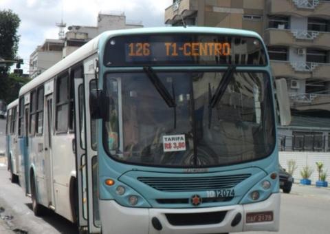 Passageiros de ônibus reagem a assalto e prendem dupla em Manaus