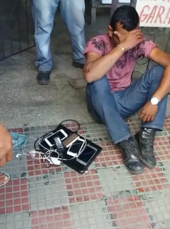 Suspeito de assalto é perseguido e espancado por populares em Manaus