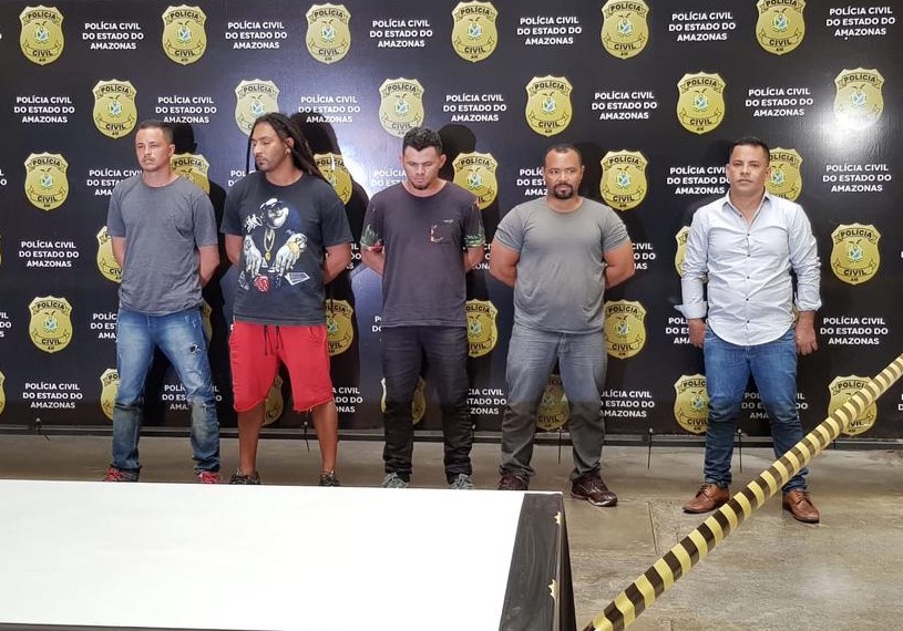  Trabalhadores de refinaria paralisam atividades após prisão de colegas