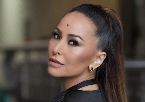 Sabrina Sato posa completamente nua com barrigão de 6 meses