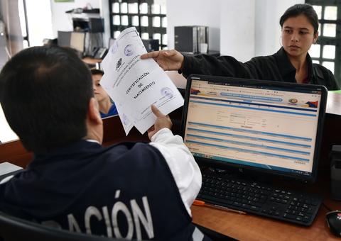 Peru fecha fronteira aos venezuelanos sem passaporte