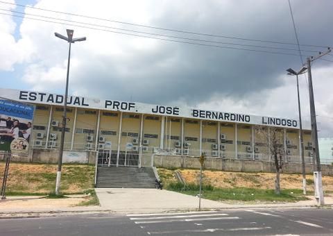 Morre estudante baleado durante saída de escola em Manaus