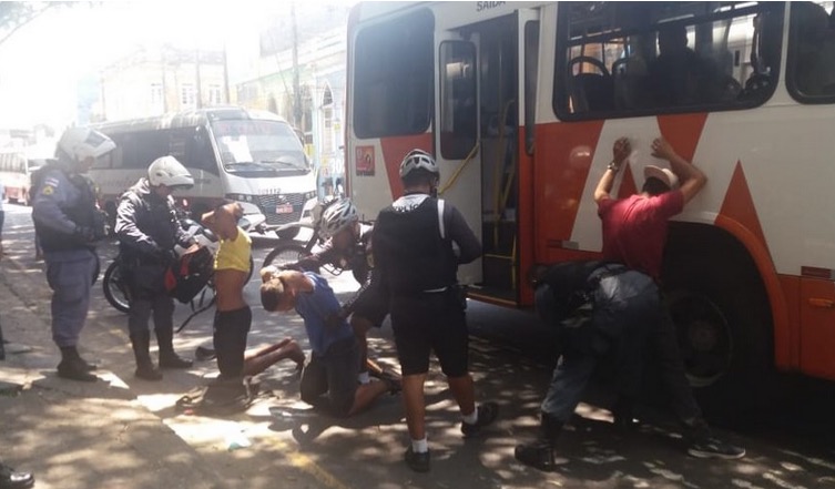 Três são presos durante tentativa de assalto a ônibus da linha 540 em Manaus