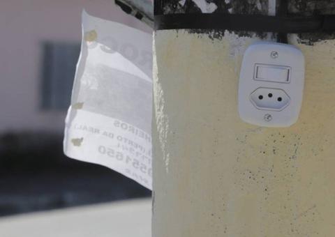 PM diz que vai retirar tomadas e interruptores instalados em postes a mando de traficantes