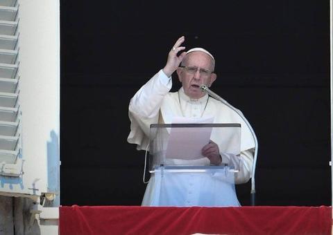  Ex-diplomata do Vaticano acusa Papa de saber de casos de abuso sexual de cardeal