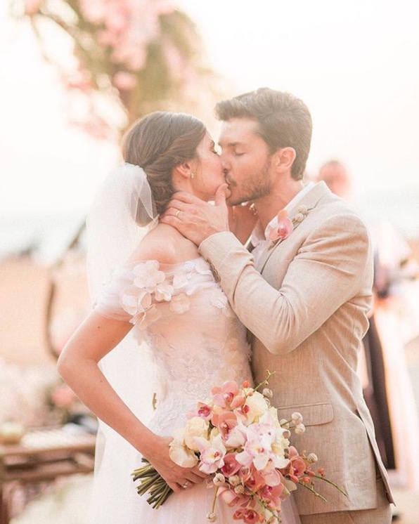 Veja novos vídeos e fotos do casamento de conto de fadas de Camila Queiroz e Klebber Toledo