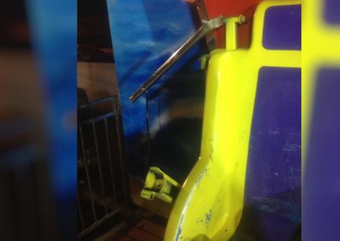 Trava de segurança falha e adolescentes são arremessadas de brinquedo em 'Parquinho'