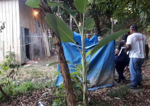 Em Manaus, pedreiro é encontrado morto a facadas em terreno de invasão