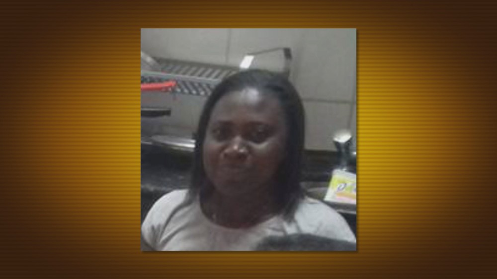 Mulher é morta a facadas por marido na frente da filha de 8 anos