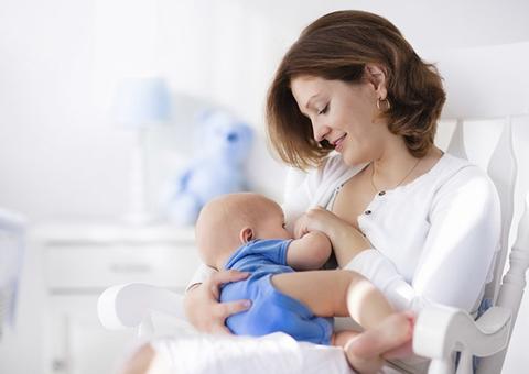 Amamentar previne doenças cardíacas, dizem especialistas