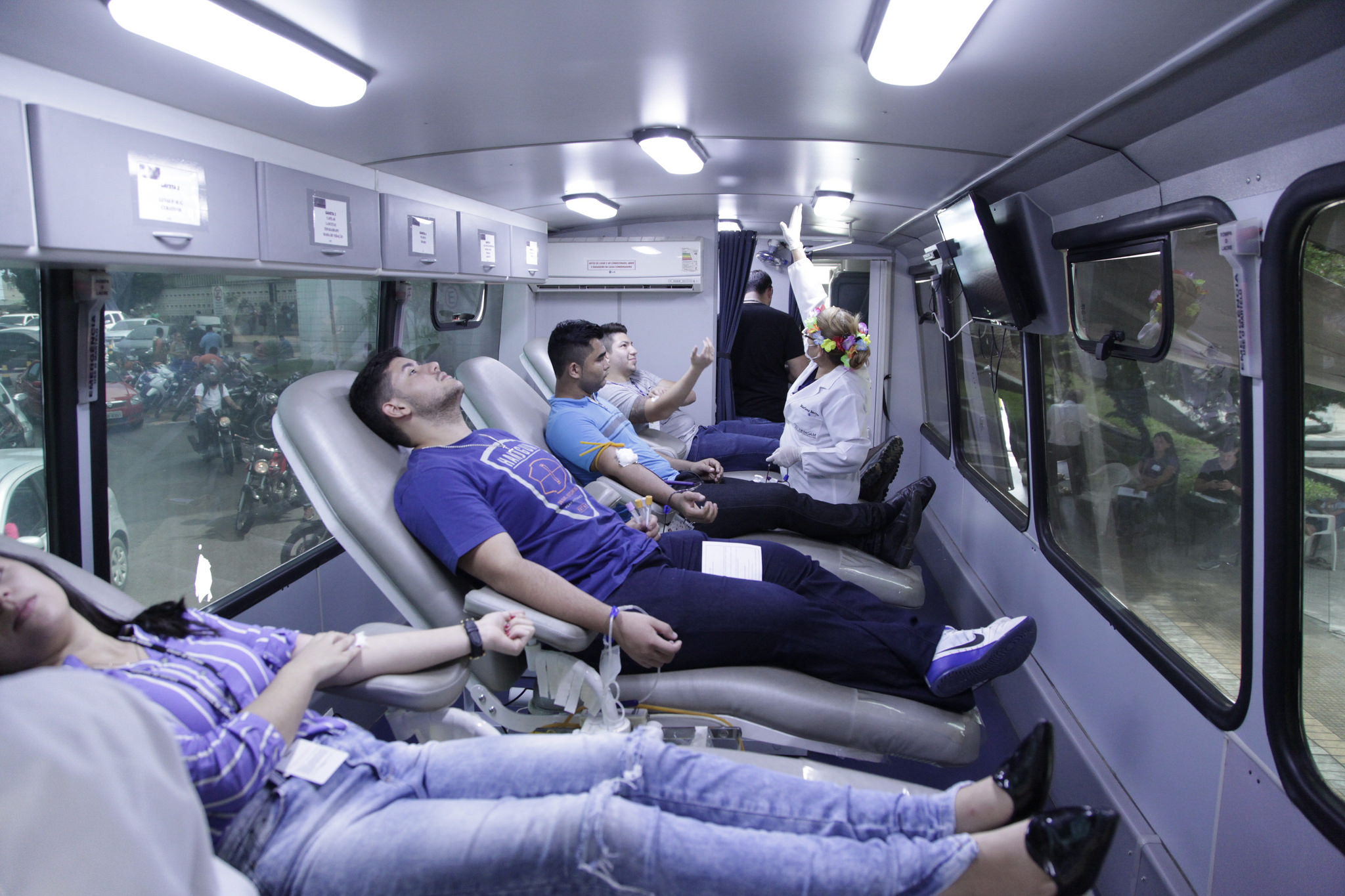 'Vampirão' do Hemoam recebe doação de sangue em trote solidário nesta terça-feira