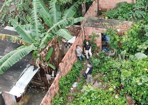 Homem é morto com 4 tiros na cabeça em terreno baldio de Manaus