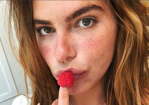 Mariana Goldfarb dá possível indireta a Cauã Reymond após fazer textão