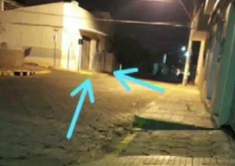 Suposto fantasma é flagrado em rua 'lendária' e assusta moradores