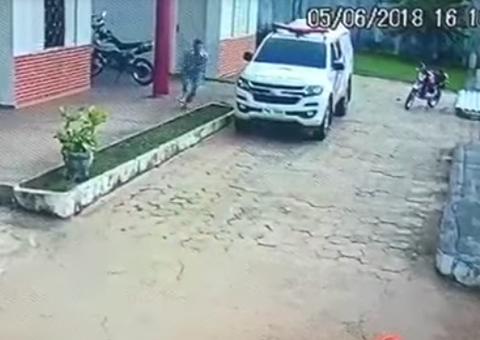 Homem que fugiu de viatura na frente da delegacia é morto ao tentar assaltar PM no Amazonas