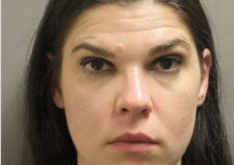 Casal é preso por deixar filha sozinha em casa para viajar para show de metal