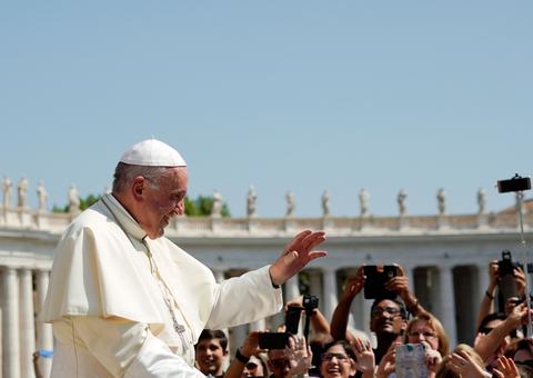 Papa diz que divórcio se tornou 'moda' quando o ideal é a 'família unida'