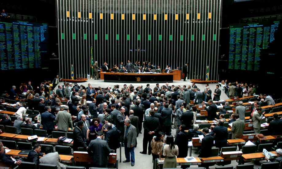 Dos 548 deputados federais só 41 foram a todas as sessões no ano; um é amazonense 