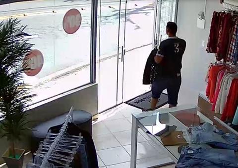 Mulher é raptada com o filho e estuprada dentro de carro