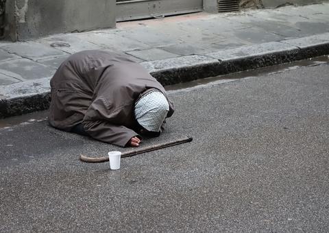 Ação oferta serviços de saúde e cidadania para homens em situação de rua