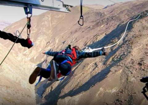 Nova Zelândia estreia 'catapulta humana'; veja o vídeo