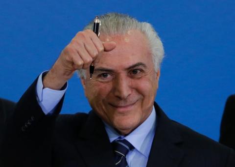 Na contramão da crise, Temer libera aumento para ministros do STF