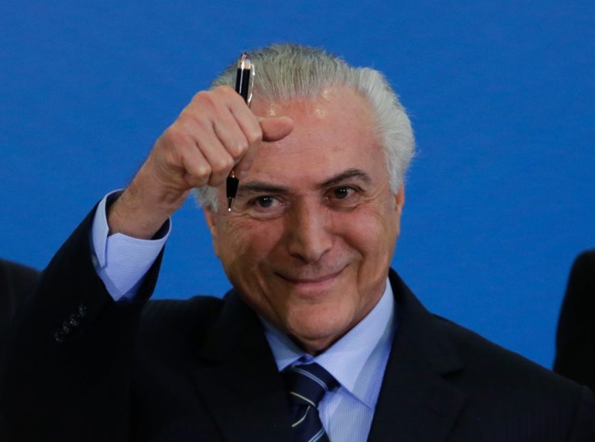 Na contramão da crise, Temer libera aumento para ministros do STF