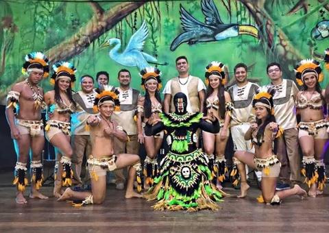 Boi-Bumbá e samba agitam shopping de Manaus